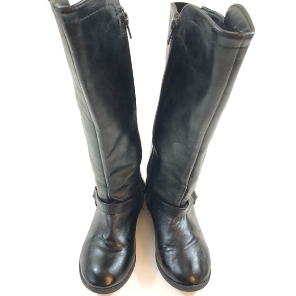 girls in riding boots